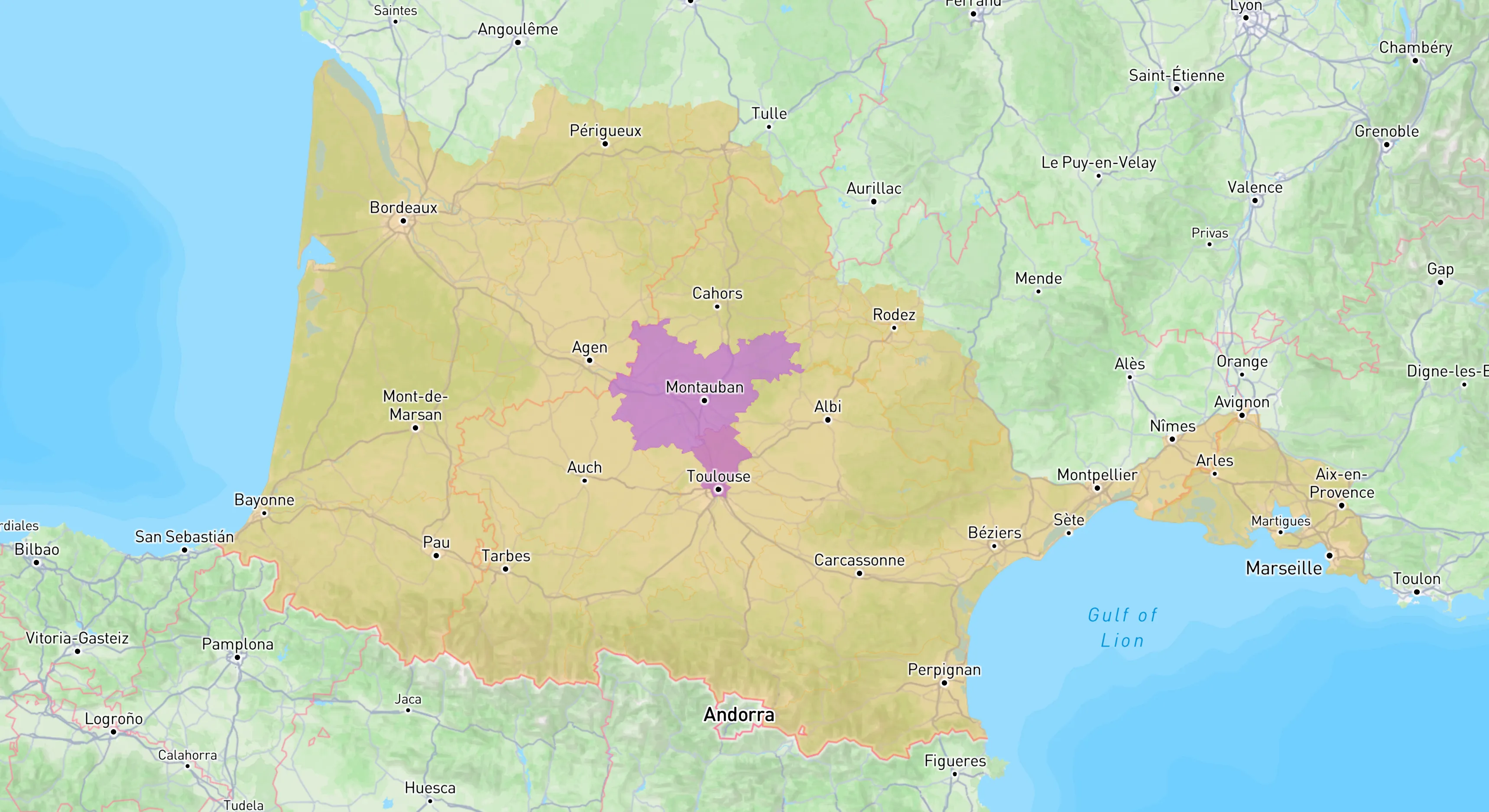 Carte indiquant les zones de déplacement couvertes par Kédysa Studios. Zone rose : déplacement gratuit. Zone orange : déplacement avec frais.